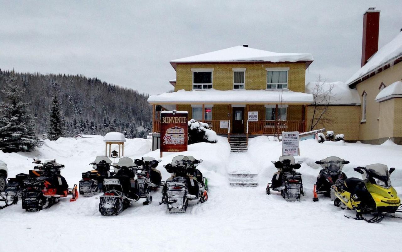 Auberge Du Dimanche - Riviere-Eternite, Pres Du Fjord-Du-Saguenay Et De L'Anse-Saint-Jean Riviere Eternite Exterior foto